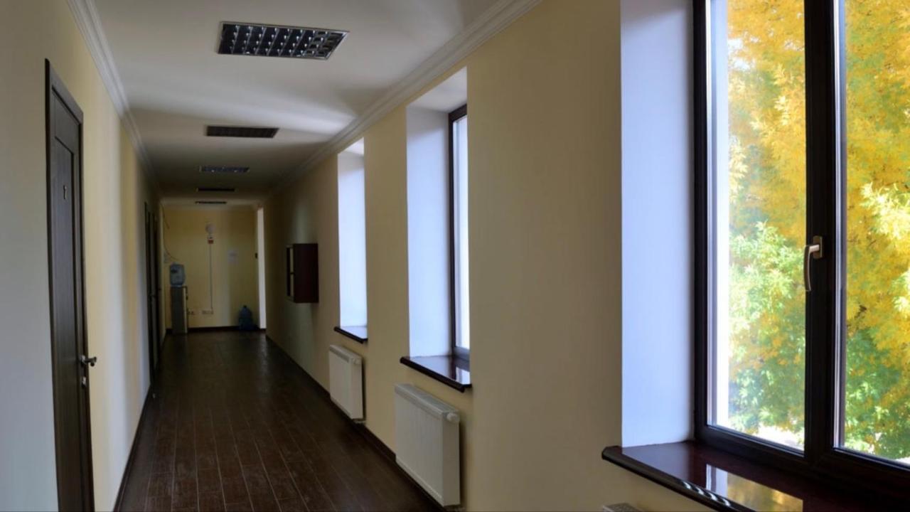 Sem Uglov Hotel Tiraspol Bagian luar foto